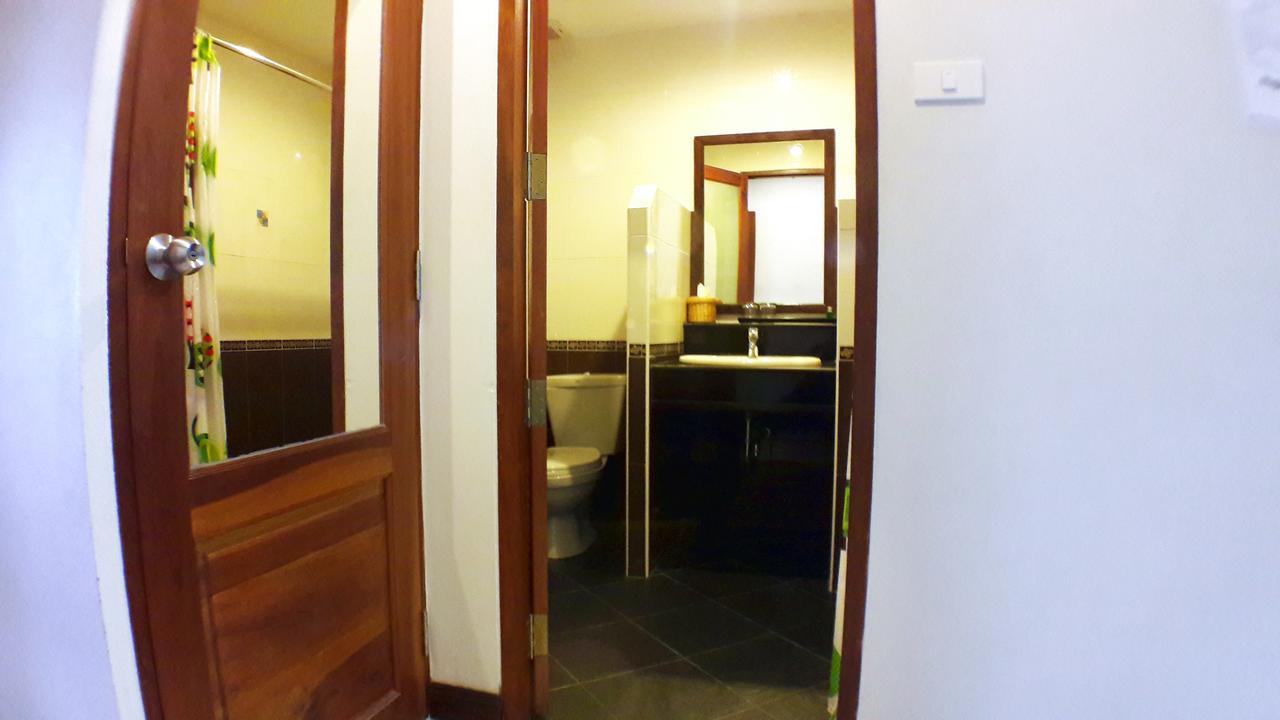 Khum Nakhon Hotel Nakhon Si Thammarat Esterno foto